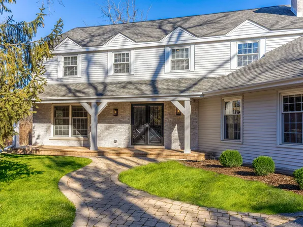 21 N Ridge Rd, Lake Forest, IL 60045