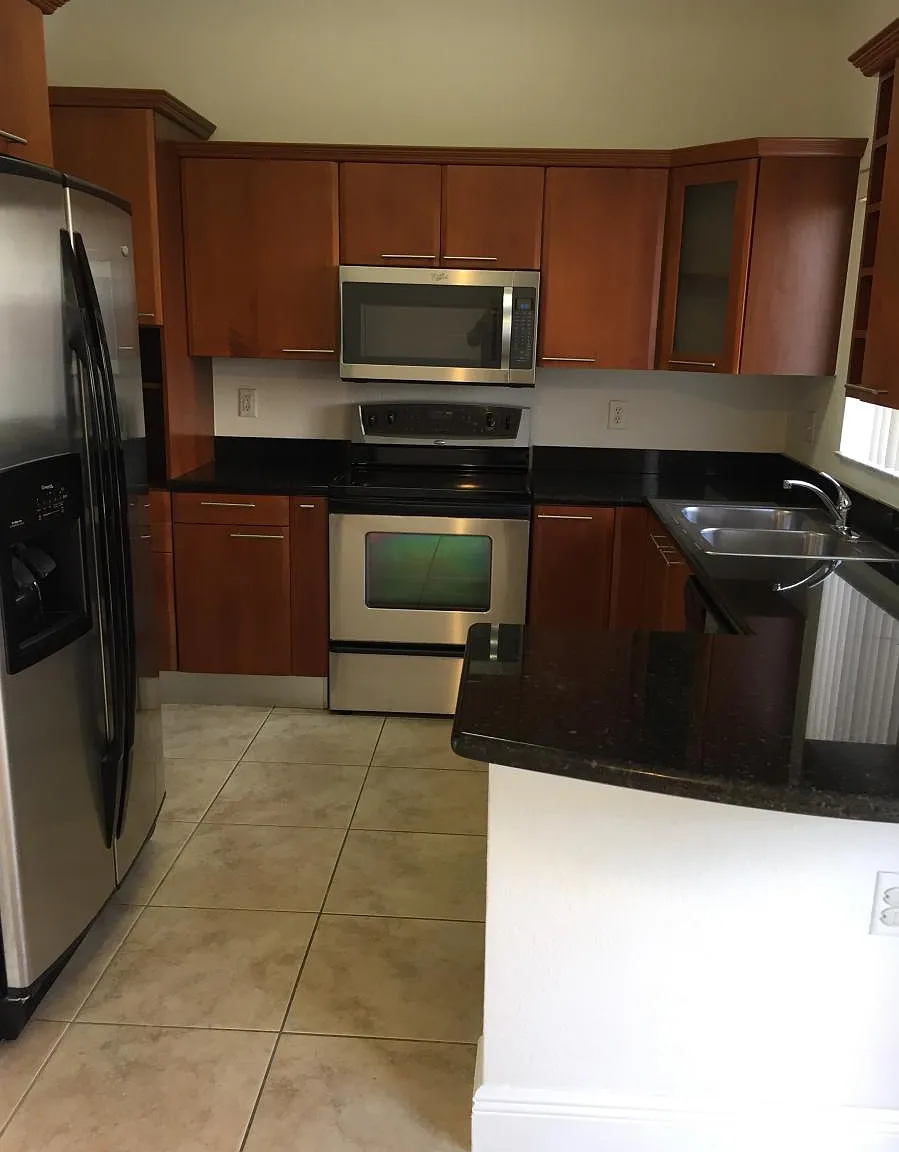 2 bed, 2.5 bath, 1105 sqft, $2,700 — Photo 3