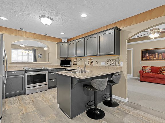 3rd image of 1206 Maple Hill Rd
