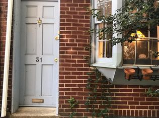31 Queens Ct, Philadelphia, PA 19147