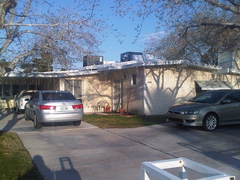 2nd image of 2752 La Canada St