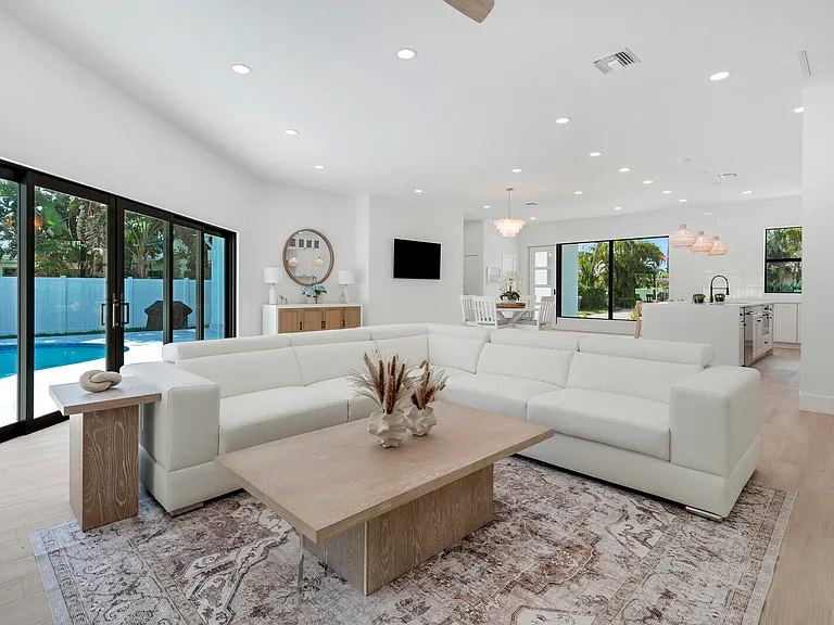 1248 N Harbor Dr — Photo 23