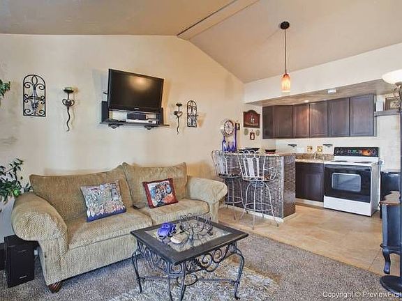 4th image of 889 Grossmont Ave