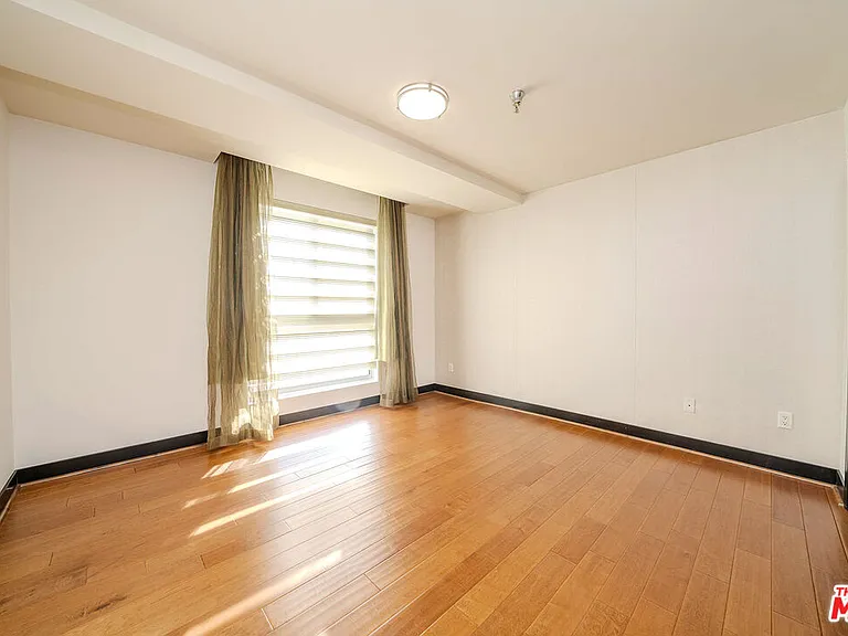 702 S Serrano Ave #501 — Photo 13