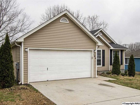 2nd image of 104 River Oaks Dr