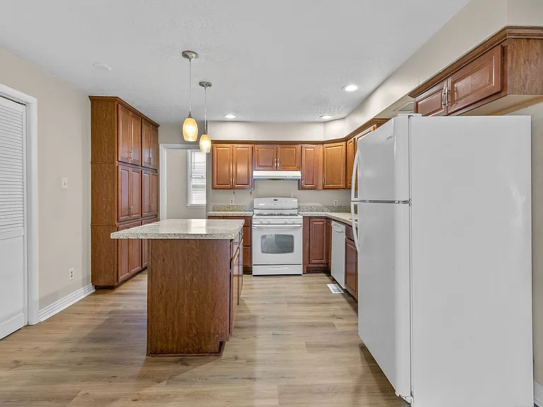 732 S Main Ave — Photo 11