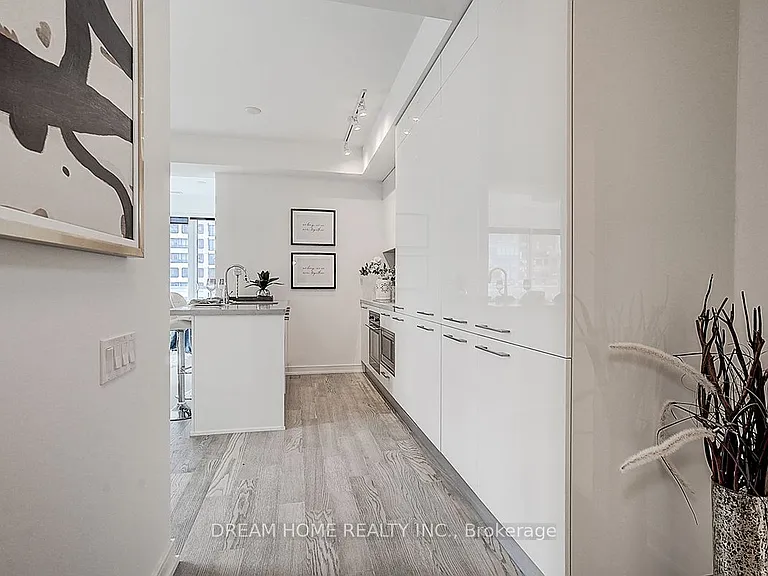 3 Gloucester St #1809 — Photo 4