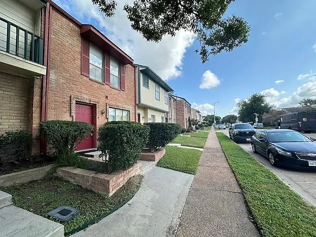 7700 Creekbend Dr #109 — Photo 22