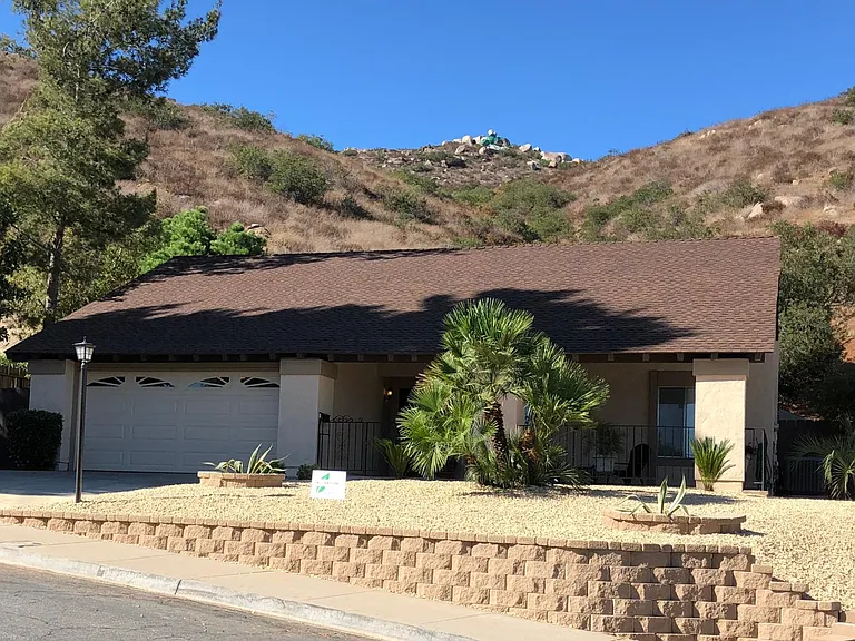 10431 Santana St — Photo 2