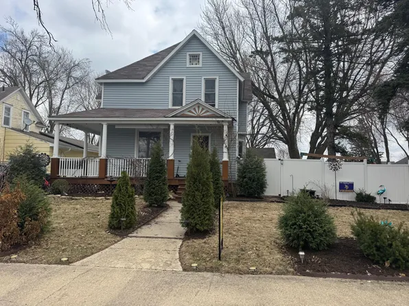 313 Center Ave S, Hayfield, MN 55940