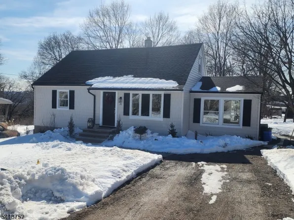 28 School St, North Haledon, NJ 07508