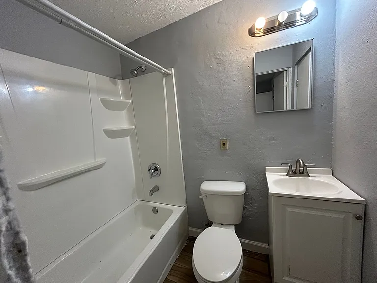 Phyllis Street Duplexes — Photo 9