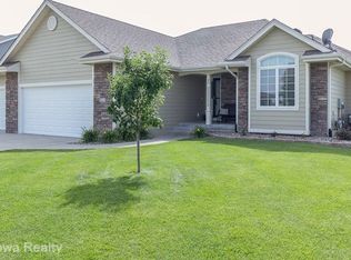 860 SE Deerfield Ln, Waukee, IA 50263