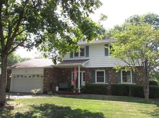 5216 Dover Dr, Godfrey, IL 62035