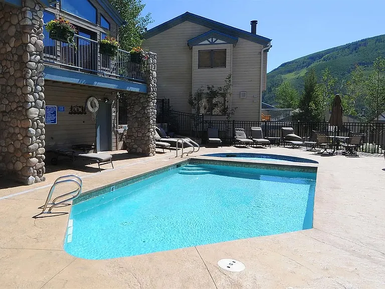 Community Pool/Hot Tub area