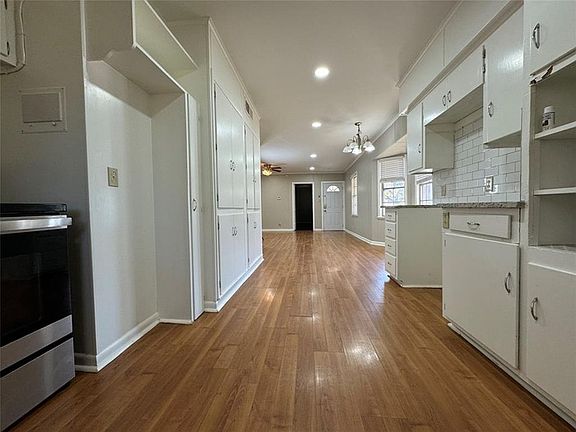 5th image of 409 W Crockett St