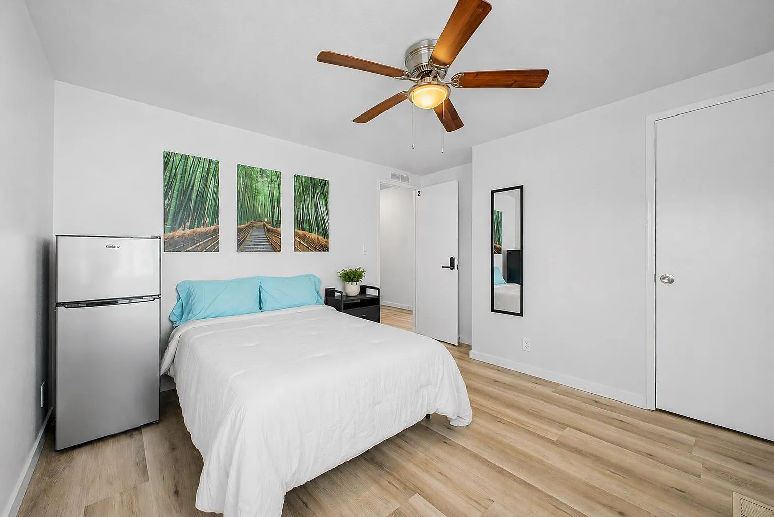 4 bed, 2.0 bath, 1800 sqft, $706 — Photo 2