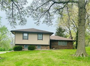 1407 Kiowa St, Leavenworth, KS 66048