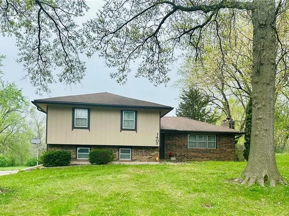 1407 Kiowa St, Leavenworth, KS 66048