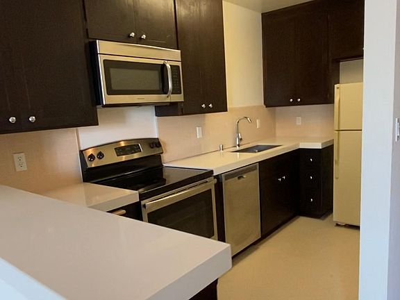 3rd image of 17311 Castellammare Dr APT 3B