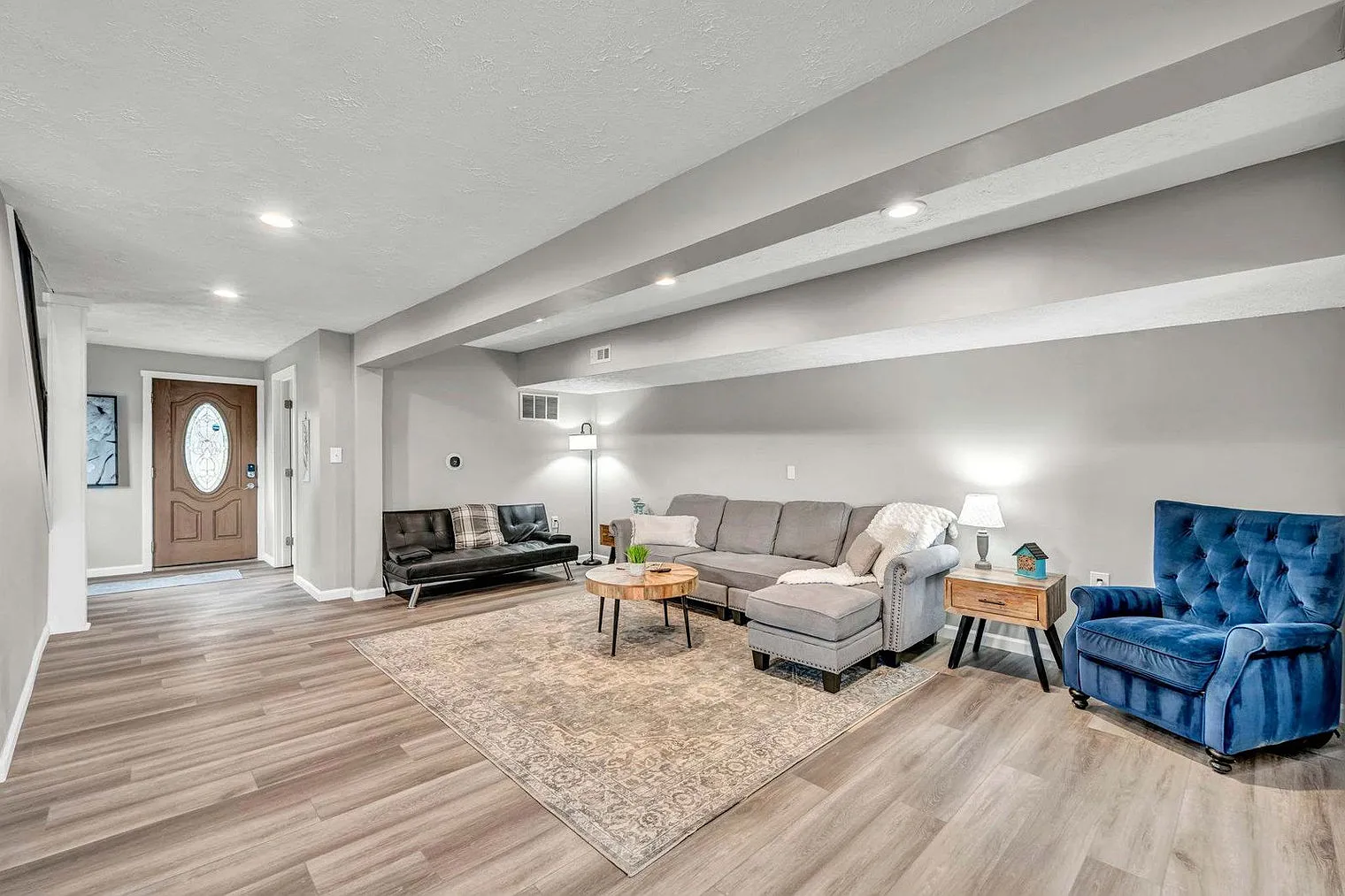 3 bed, 1.0 bath, 1367 sqft, $4,467 — Photo 3