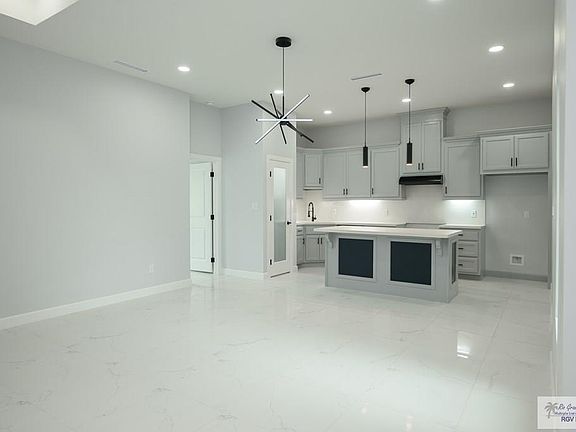 2nd image of 479 Santiago St