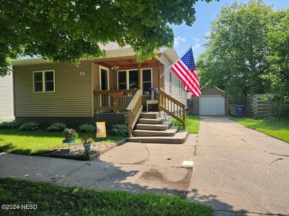 416 1st St SW, Watertown, SD 57201