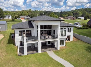 1098 Waters Edge Dr, Florence, AL 35630