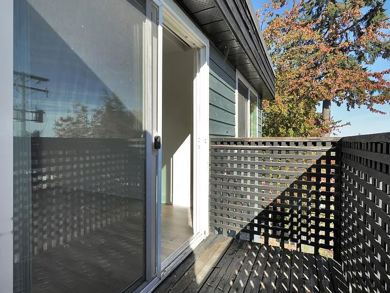 847 Howard Ave #21 — Photo 8