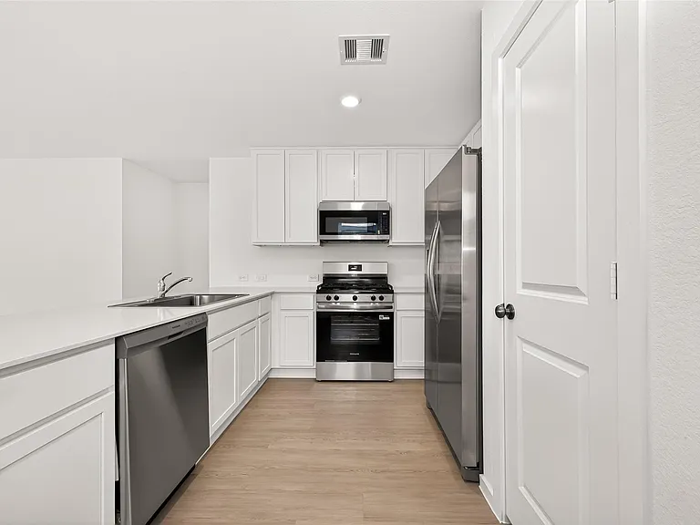 16846 Spotted Oak Dr — Photo 6