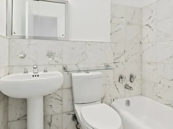 345 East 52nd Street image 7 of 11