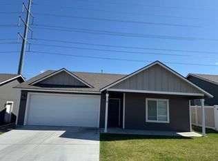 2963 Blue Jay St, Umatilla, OR 97882