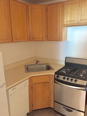 Rented by Matthew Gros-Werter, LREB  | media 1