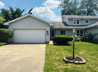 716 Higgins Rd, Champaign, IL 61822