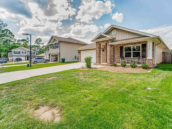 2nd image of 10576 Queens Gate Cir