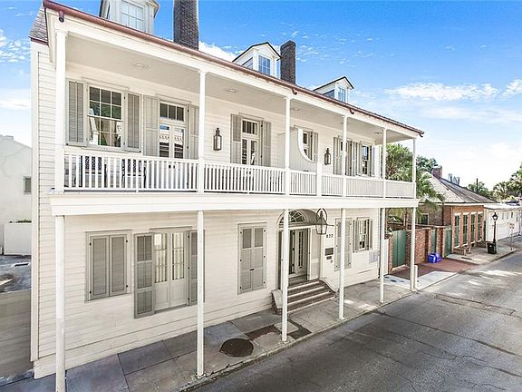 2nd image of 822 Barracks St #B