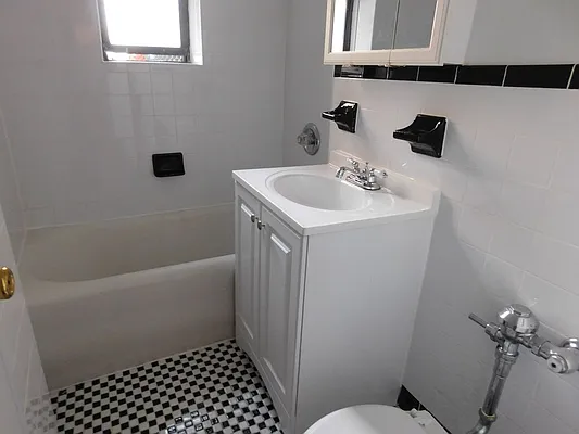 Rented by MQ Realty LLC | media 15