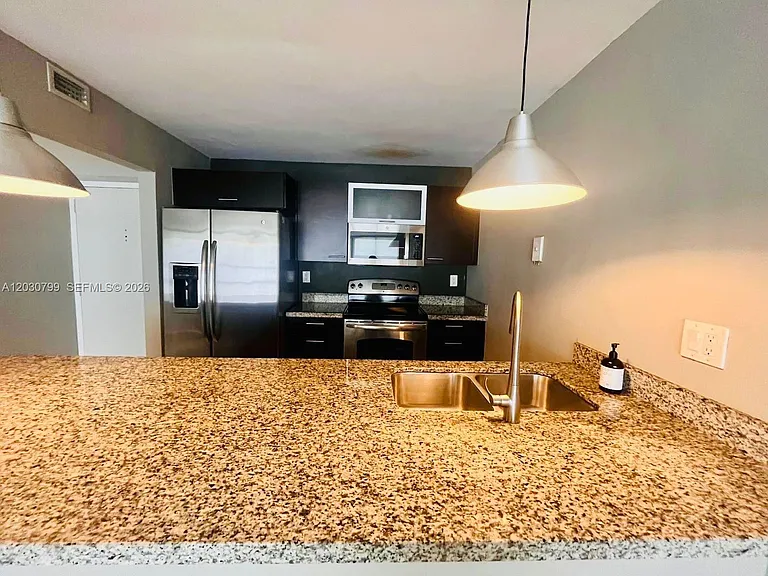 600 NE 36th St #417 — Photo 6