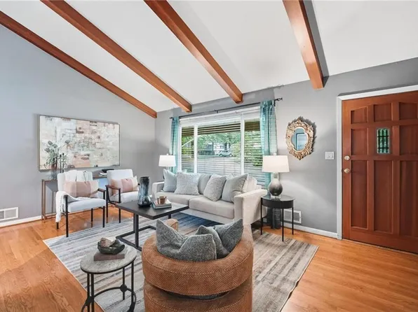8133 W 93rd St, Overland Park, KS 66212