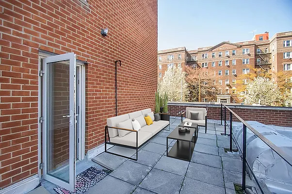 Rented by Rhona Realty | media 13