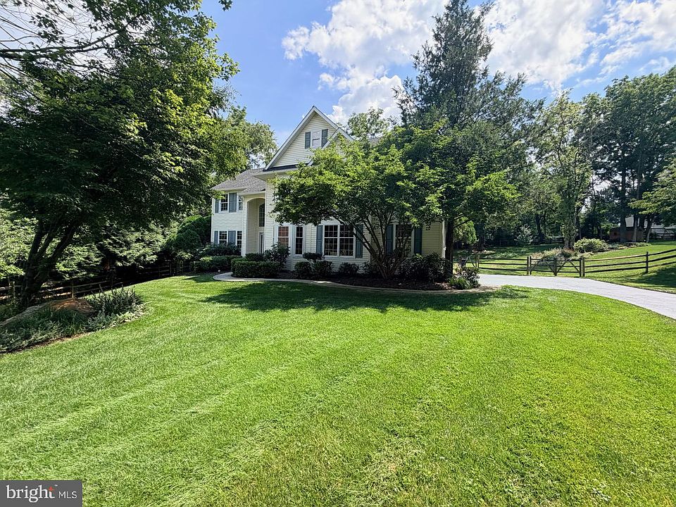 1st image of 3 Holland Ct