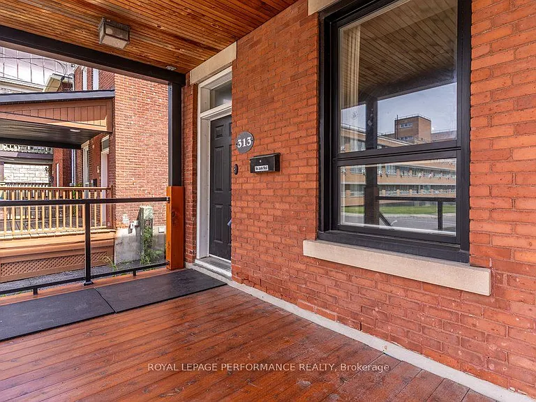 313 Lebreton St S — Photo 2