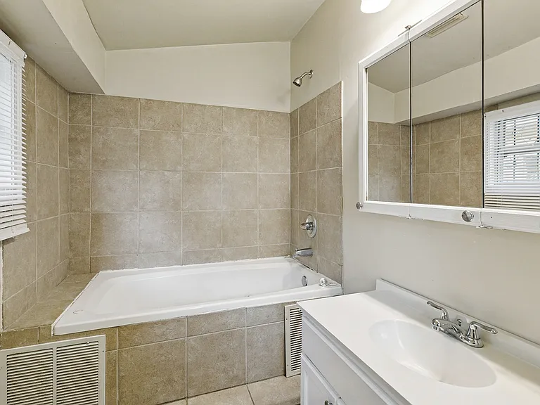 2916 Philip St — Photo 4