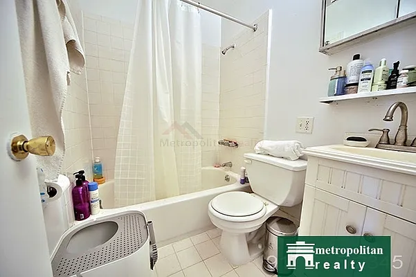 Rented by Metropolitan Realty | media 4