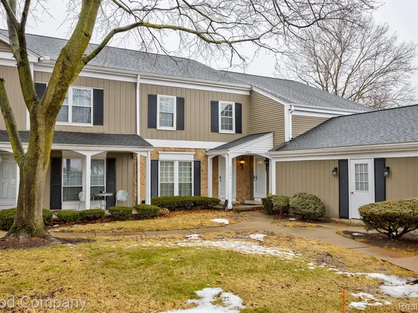 2604 Williamsburg Cir, Auburn Hills, MI 48326