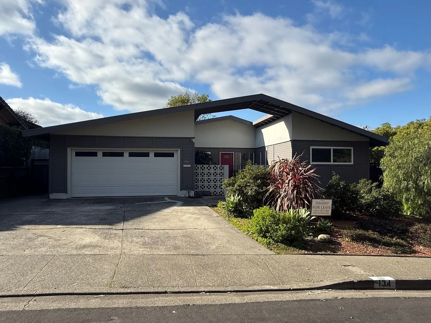 134 Endeavor Dr photo 1