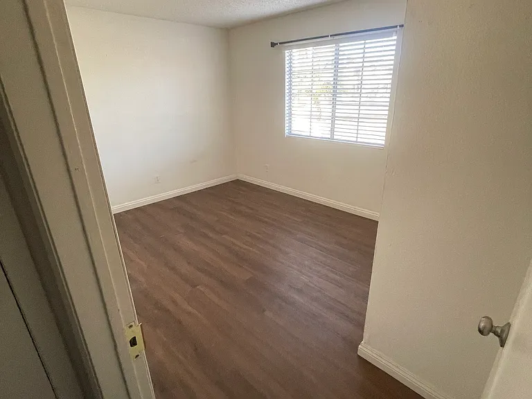 4658 Tracylynn Ln #B — Photo 12