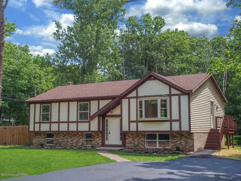 230 Schoolhouse Rd photo 1