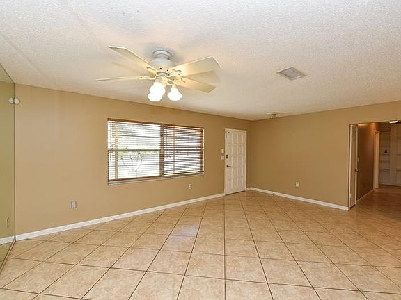 4th image of 3412 Plantation Dr