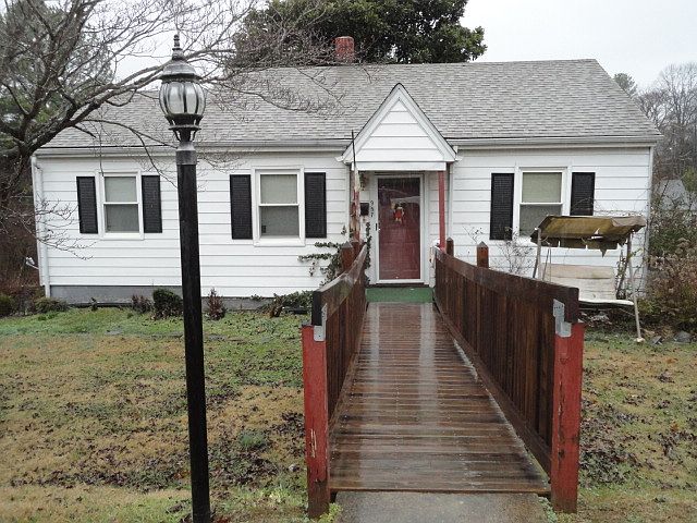 1st image of 957 Lindsay St
